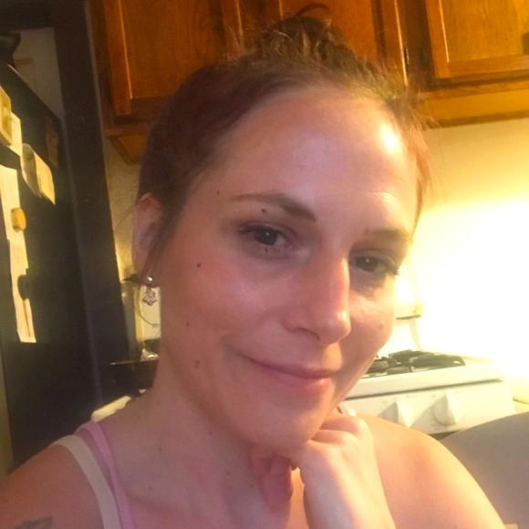 Meet your Posher, Caitlyn - Picture 1 of 2